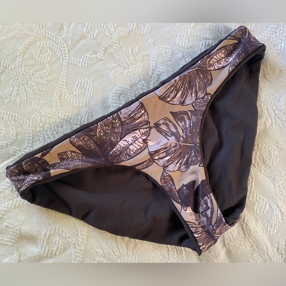 Maaji Reversible bikini bottom, Purple floral and grey, SIZE XL